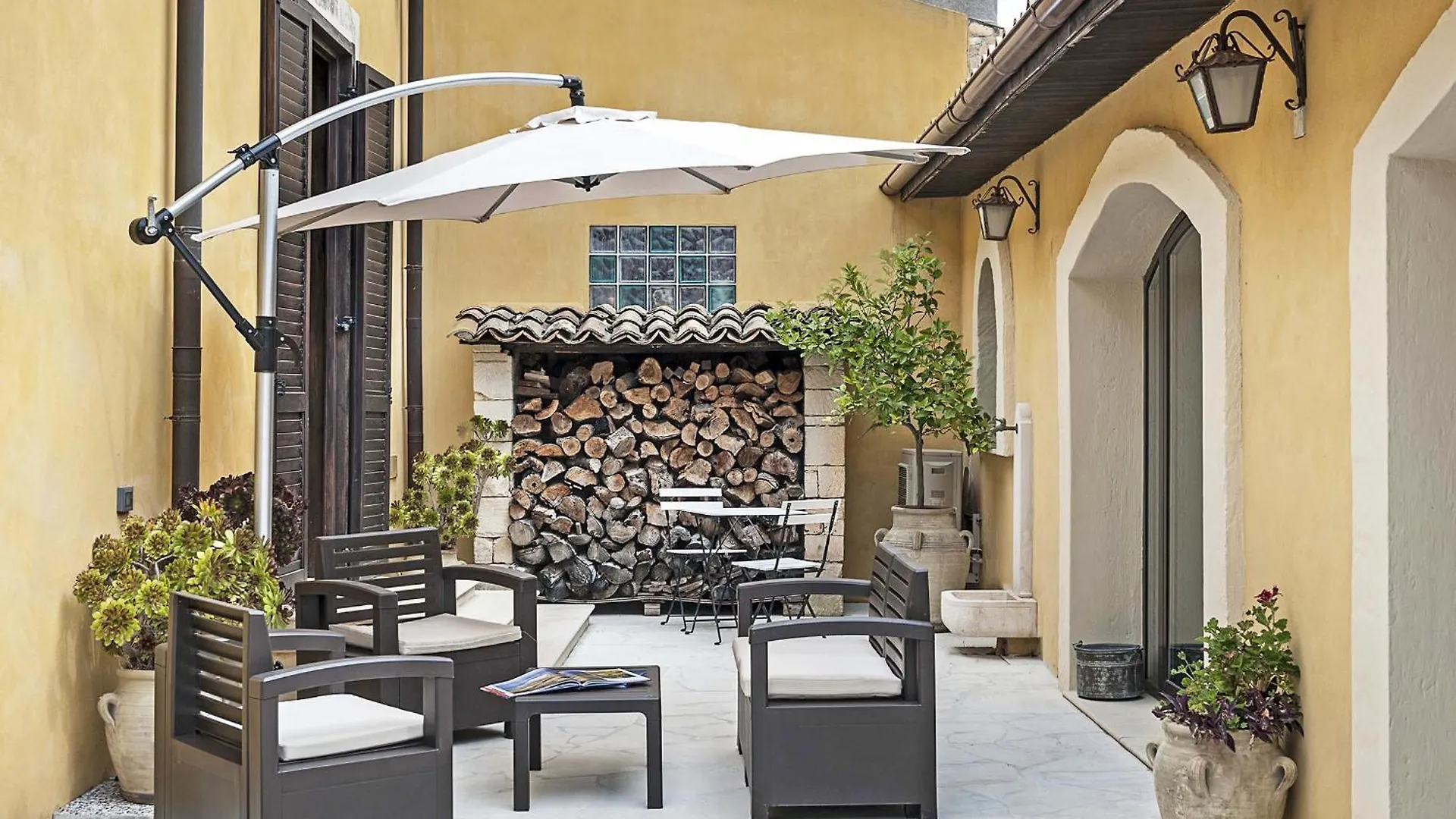 Villa Carolina location