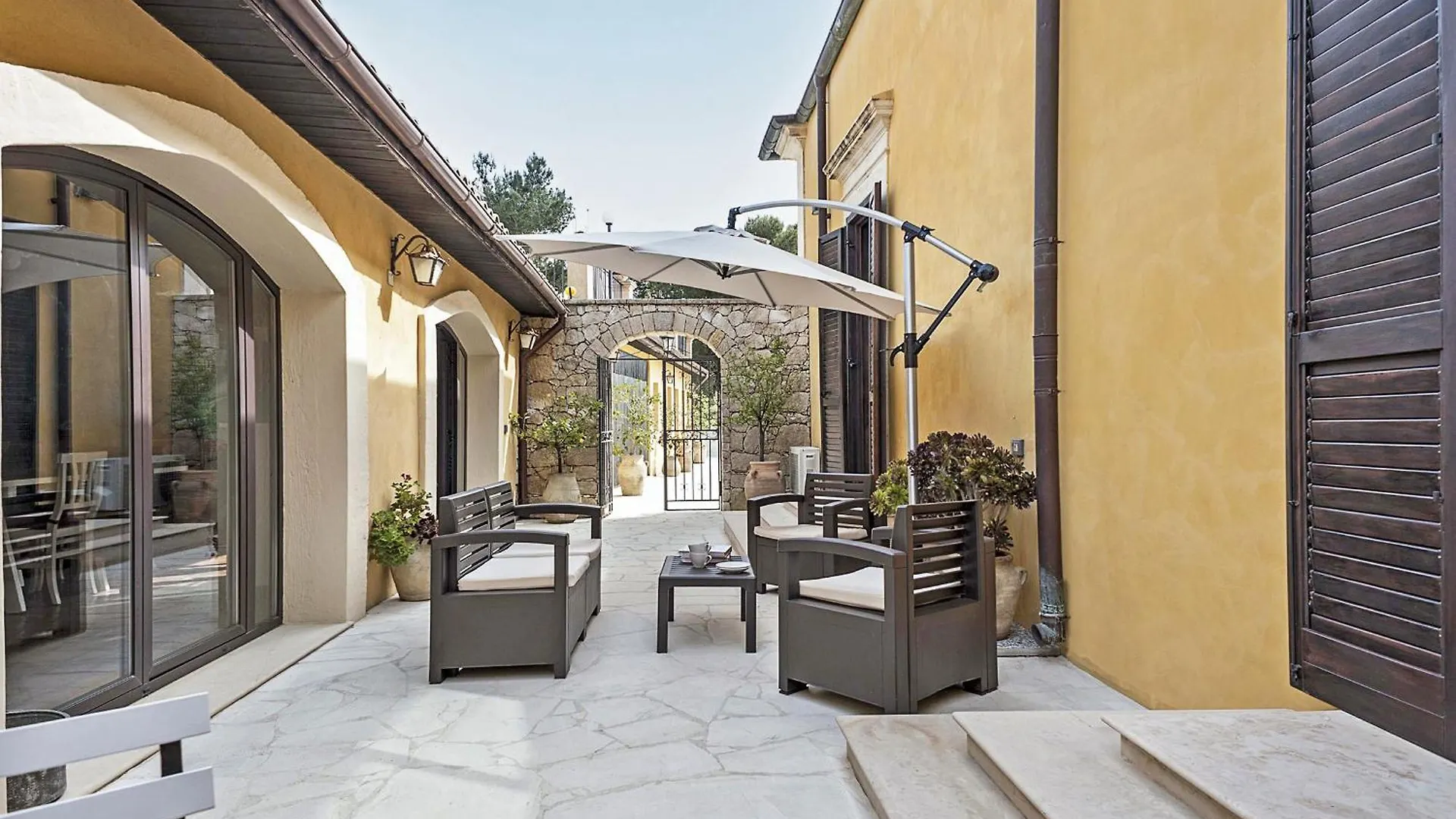 Villa Carolina San Corrado di Fuori 0*,